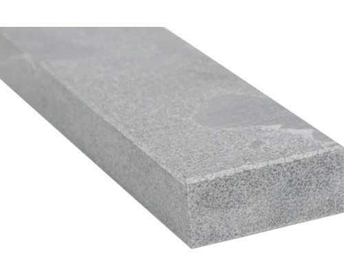 Grijze natuursteen vensterbank