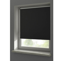 Close-up van een raam met een zwart rolgordijn.