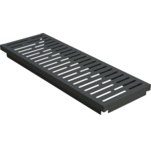 Bovenaanzicht van een metalen afwateringsgoot met roosterdeksel