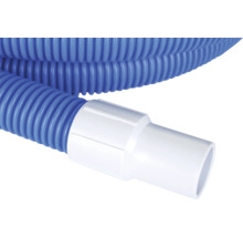 Blauwe zwembadslang met witte aansluiting