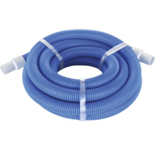 Opgerolde zwembadslang met moffen