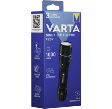 Varta Night Cutter Pro F20R zaklamp in verpakking met garantie, lumenindicatie en waterdichtheidszegel