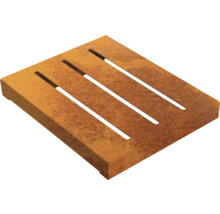 Vierkante stapsteen van metaal met sleuven