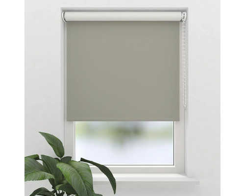 Overzicht van een raam met een grijs rolgordijn