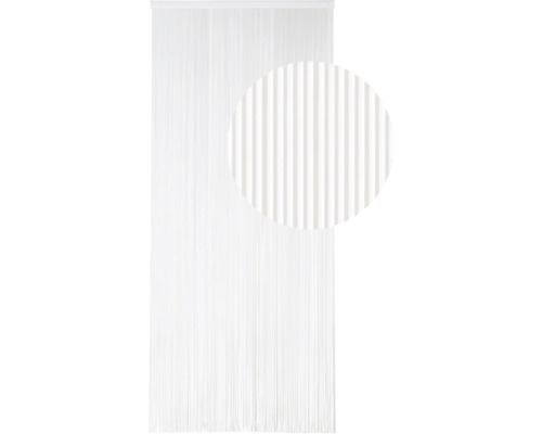 Wit gordijn van draden voor een deur