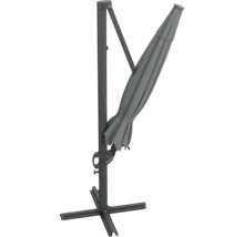 Grijze zweefparasol gesloten met voetkruis.