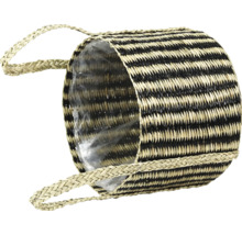 Gestreeepte bloempot van raffia met handvatten