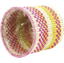 Gevlochten plantenpot met plastic inzet en patroon