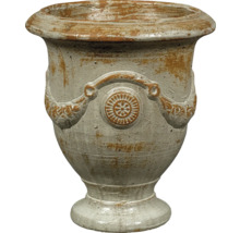 Terracotta bloempot met decoratieve reliëfs
