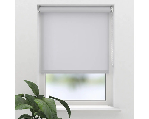 Raam met gesloten rolgordijn