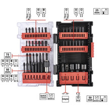Bitset met diverse schroevendraaierbits en adapters in een transparante koffer