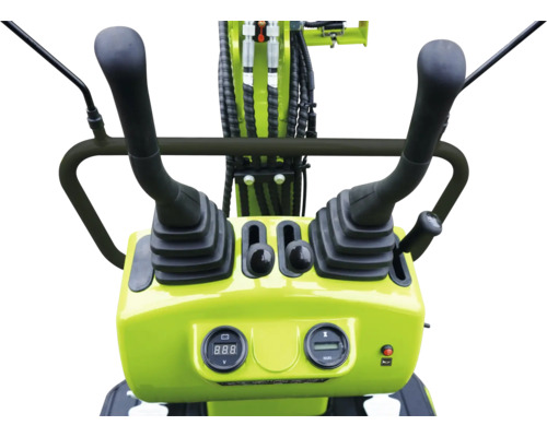 Bedieningspaneel van een minigraver met bedieningshendels en displays