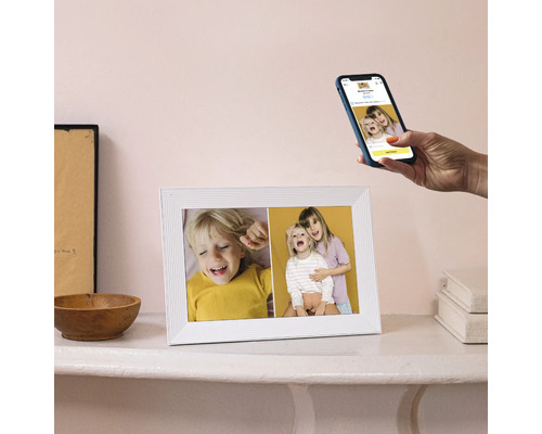 Digitale fotolijst met geüploade foto's vanaf een smartphone
