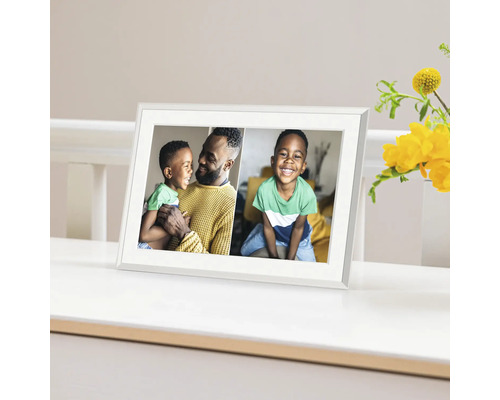Digitale fotolijst met foto van een gezin