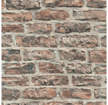 Close-up van een behang met baksteenmotief.