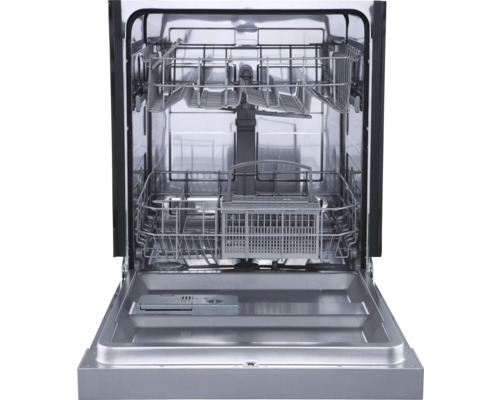 Geopende vaatwasser met afwasmanden