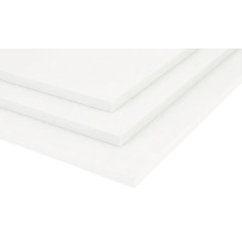 Witte hardschuimplaten in een stapel