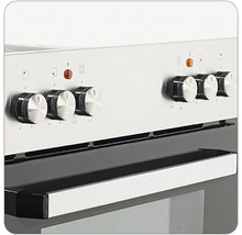 Close-up van een oven met draaiknoppen en handgreep