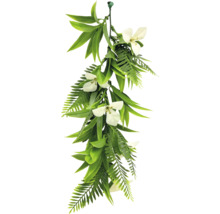 Kunsthangstruik met bloemen en varenbladeren