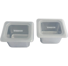 Twee plastic bakjes met TENNEKER logo