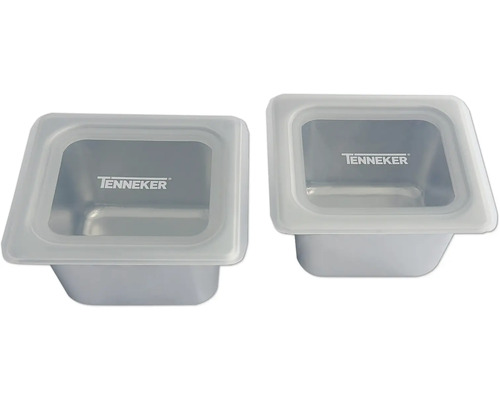 Twee plastic bakjes met TENNEKER logo