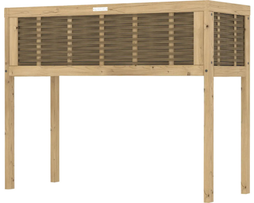 Houten plantenbak op poten met gevlochten elementen