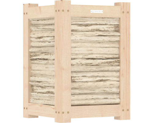 Houten insectenhotel met vulling van natuurlijke materialen