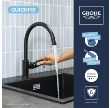 Grohe ééngreeps keukenkraan met hoge uitloop en QuickFix-functie gemonteerd op spoelbak. Grohe logo. QuickMount inbegrepen. QuickTool inbegrepen. Ontworpen en ontwikkeld in Duitsland. Vijf jaar garantie.