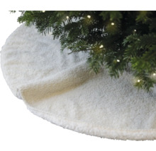 Kerstboomkleed van stof onder een kerstboom