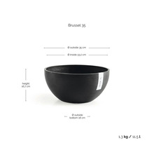 Zwarte plantenschaal Brussel 35 met afmetingen: hoogte 16,7 centimeter, buitendiameter 35 centimeter, inhoud 11,5 liter.