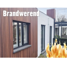 Gebouw met gevel van hout en metselwerk, aangeduid als brandwerend.