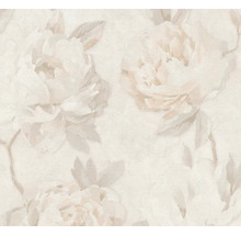 Beige behang met groot bloemenpatroon, pioenrozen en bladeren, gestructureerd oppervlak.