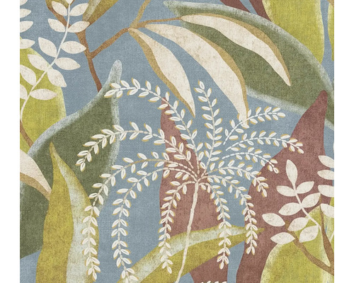 Vliesbehang met groot bladerpatroon in verschillende vormen en kleuren.