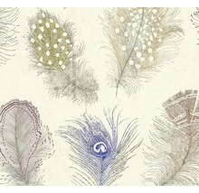 Behang met verenpatroon, diverse veren zoals pauwenveren in een geschetste stijl.