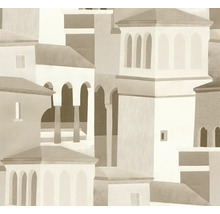 Vliesbehang met abstract architectuurpatroon van mediterrane gebouwen met bogen en torens in beige en bruin.