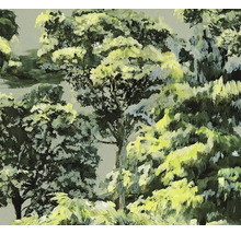 Vliesbehang met schilderachtig boompatroon in groen en geel.