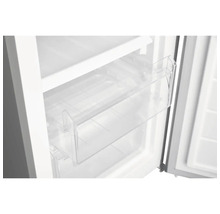 Interieur van een koelkast met transparante lade