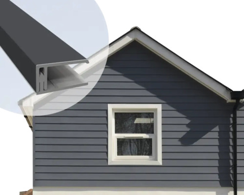 Gevel van een huis met raam en gevelbekledingsprofiel