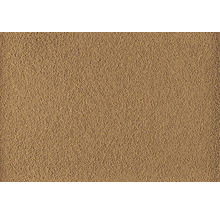 Detailopname van fijnkorrelige bruine meststofkorrels voor tuinonderhoud.