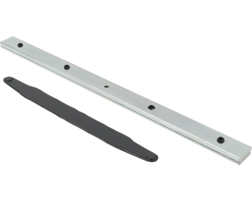 Zilveren magnetische metalen strip met vijf ronde magneten en een zwarte metalen plaat.