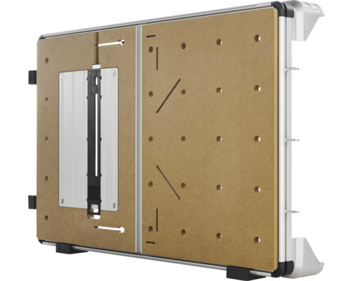 Machinetafel met geperforeerd houten werkblad en geïntegreerde montageplaat voor stationair elektrisch gereedschap.