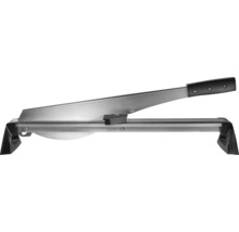 Laminaat- en vinylsnijder van metaal met een lange hendel en een zwarte kunststof handgreep.