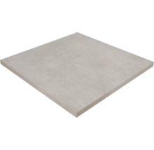 Vierkante terrasplaat van keramiek in betonlook met mat oppervlak.