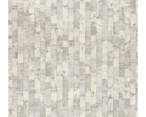 Vliesbehang met verticaal patroon van onregelmatige rechthoeken in steenlook met lichte textuur.