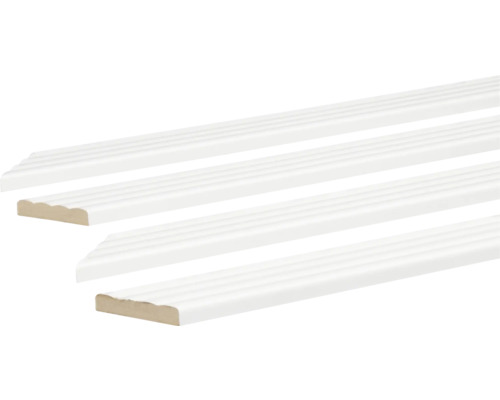 Witte houten plinten