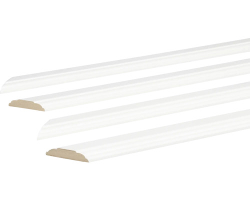 Drie witte sierlijsten