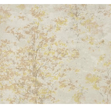 Vliesbehang met gestructureerd bladerpatroon en glanzende effecten in goud en koper