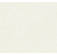 Lichtbeige vliesbehang met een subtiele verticale structuur en fijne reliëfafwerking.