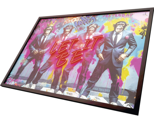 Ingelijste afbeelding met vier apen in pak en het opschrift Let It Be