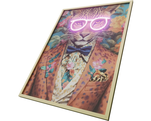 Ingelijste afbeelding van een luipaard met bril, vlinderdas en jasje